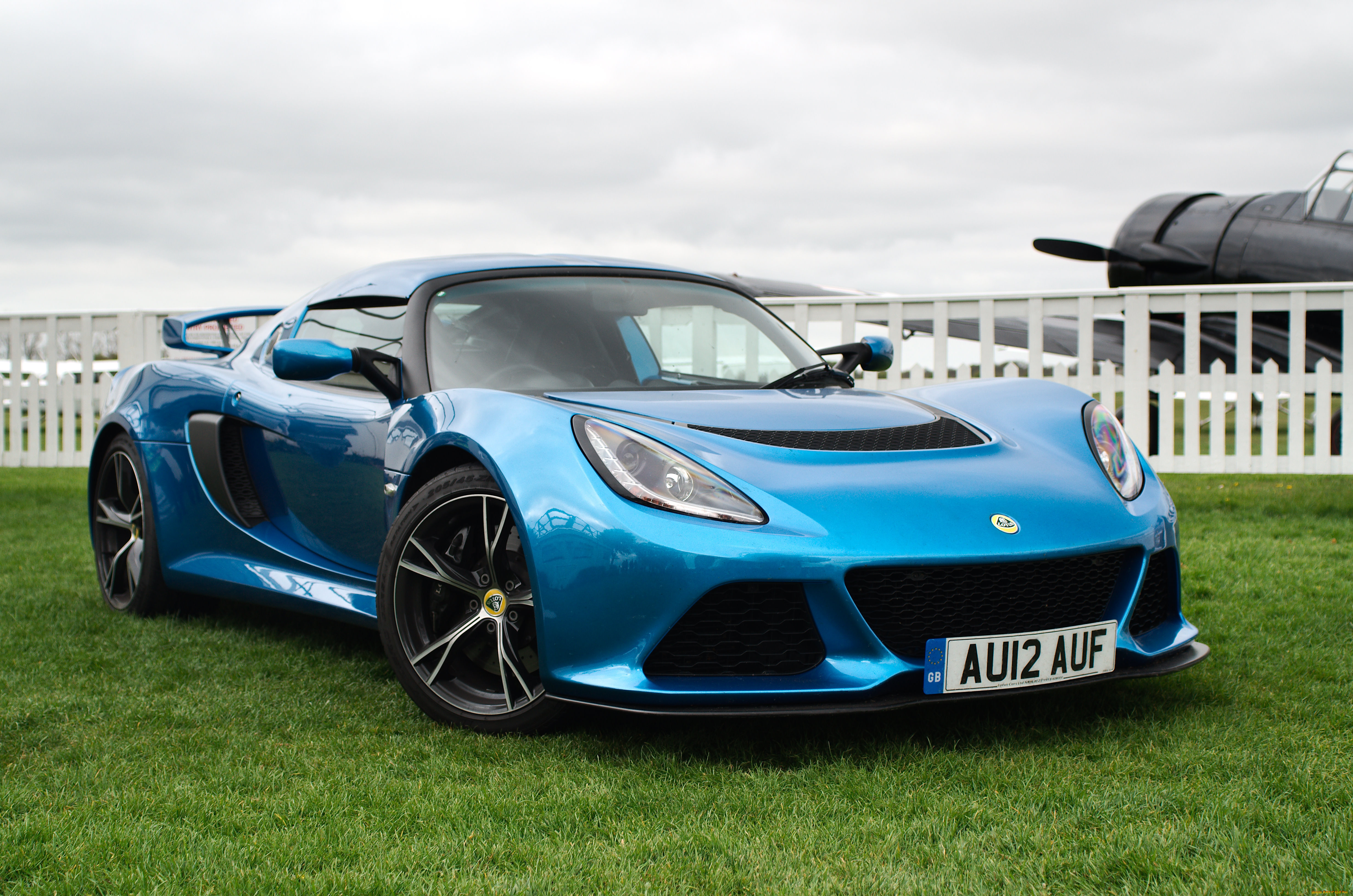 Blue sports. Рэд 2 машина Лотус. Lotus exige Blue. Lotus exige s Blue. Lotus exige s голубого цвета.